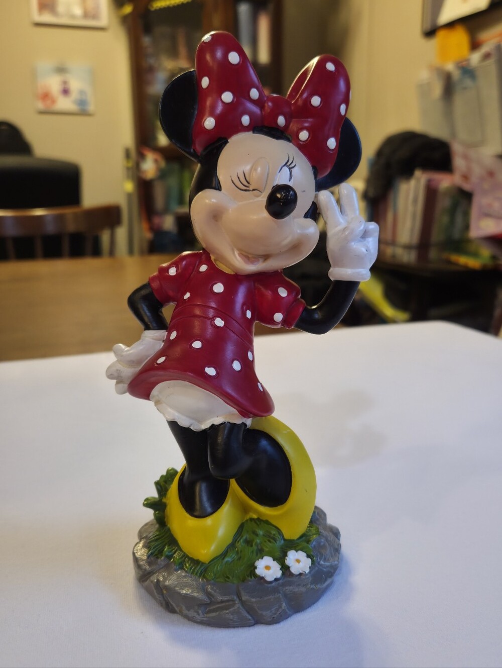 Disney Minnie Mouse Garden Statue Figurine Polka Dot Dress Outdoor Decor 8 Inch